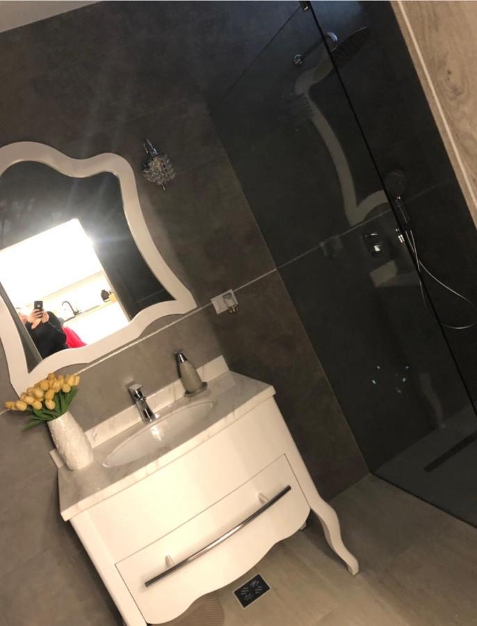 Apartment Luxury Ramnicu Valcea Exterior foto