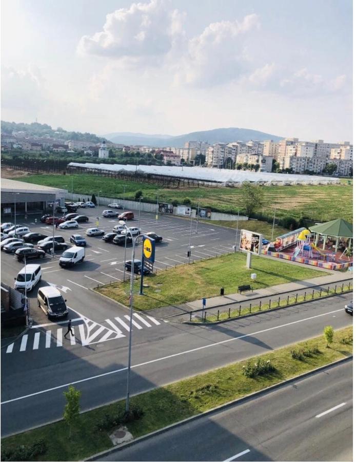 Apartment Luxury Ramnicu Valcea Exterior foto