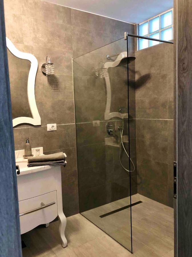 Apartment Luxury Ramnicu Valcea Exterior foto